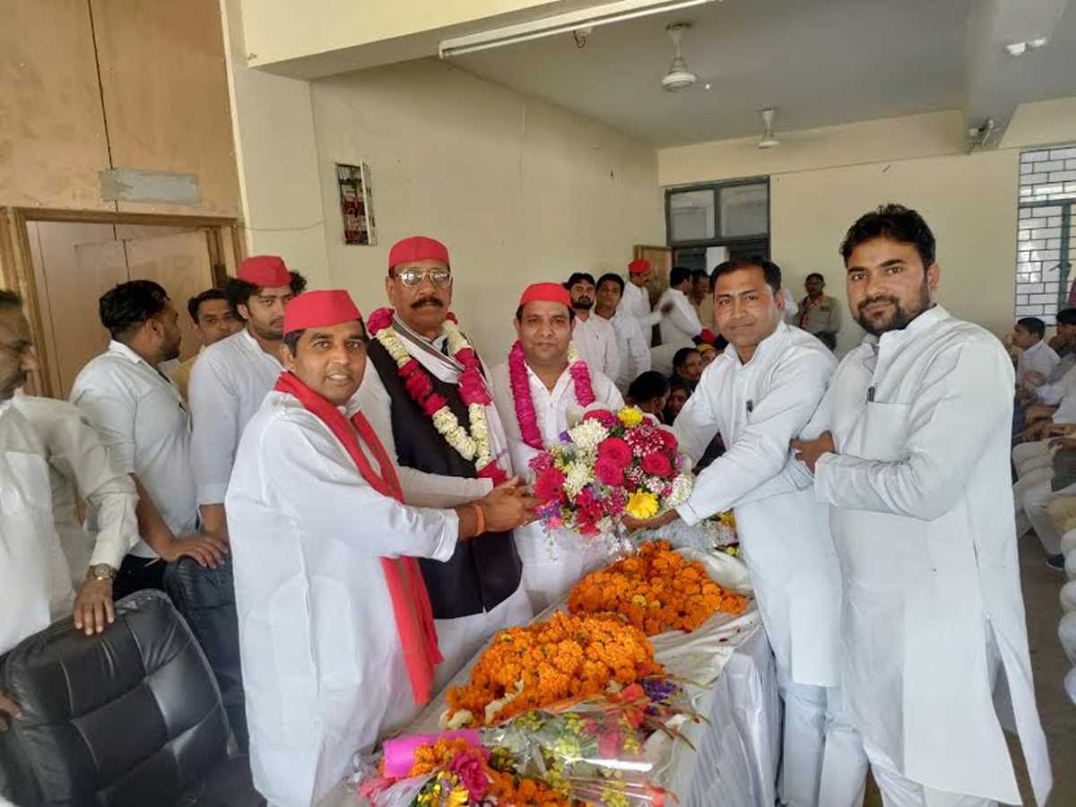 सपा के नवनियुक्त जिलाध्यक्ष ने पार्टी कार्यालय पर ग्रहण किया पदभार